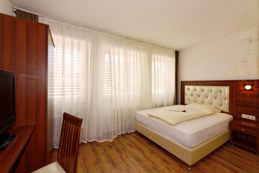 Zum Ziel Hotel Grenzach-Wyhlen Bei Basel Bilik gambar